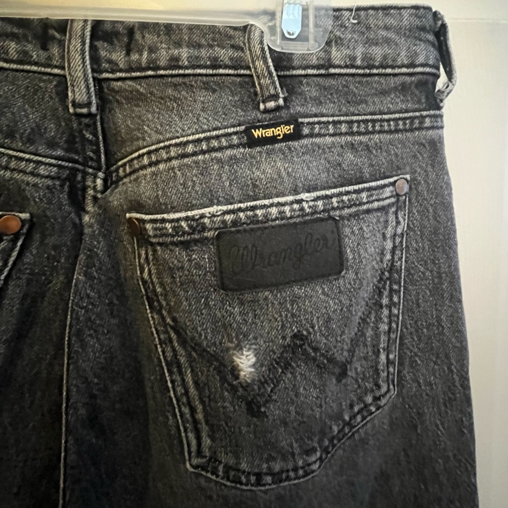 Wrangler High Rise Mom Jeans - Picture 3 of 4